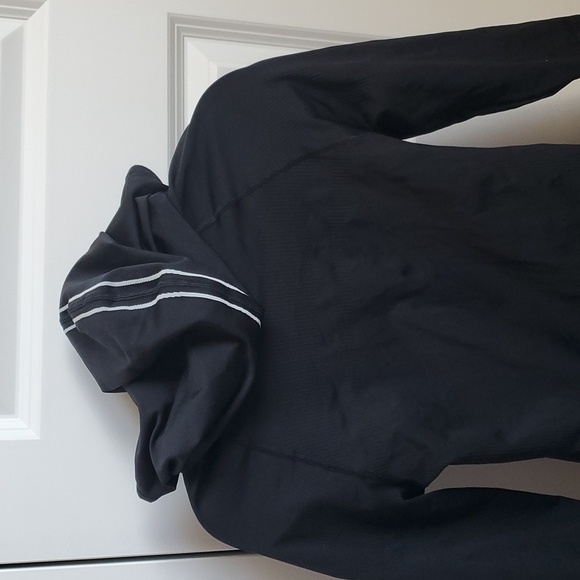 Nike Athletic Top With Hood and Quarter Length Sleeves in Size Small EUC - Picture 10 of 14